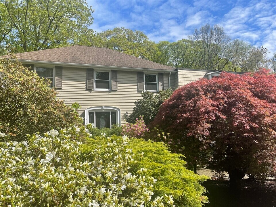 4 Paddock Ln in Lexington, MA - Building Photo