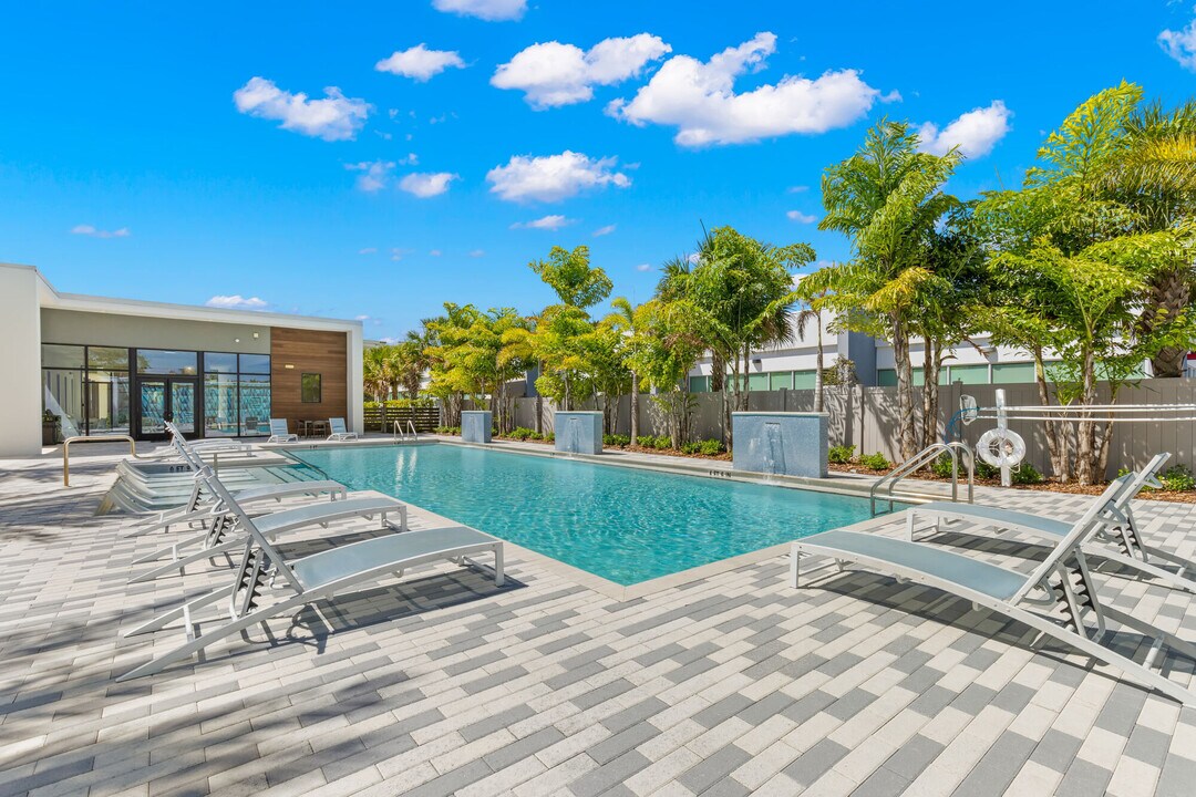 Elements on Third in St. Petersburg, FL - Foto de edificio