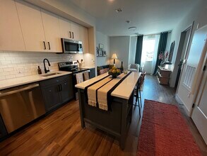 20 Rugg Rd, Unit 2 in Boston, MA - Foto de edificio - Building Photo
