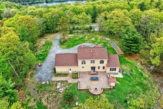 67 Pine Lake Dr in Wurtsboro, NY - Building Photo - Building Photo