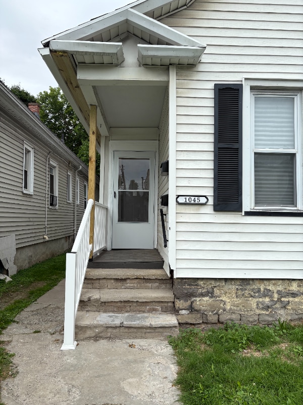 1045 Hudson Ave
