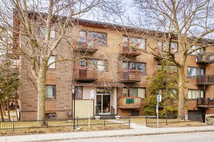4290 Kindersley Av in Montréal, QC - Building Photo