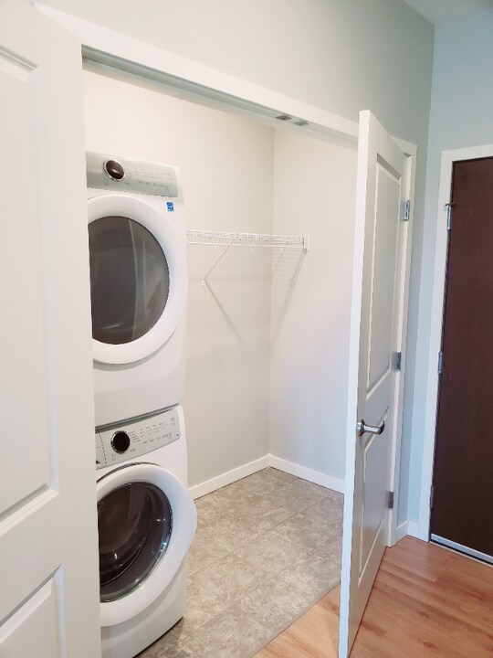 2160 State Hwy 13 in Mendota Heights, MN - Foto de edificio