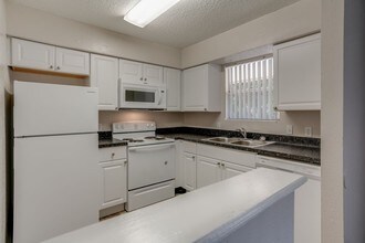 Dakota San Antonio in Balcones Heights, TX - Building Photo - Interior Photo