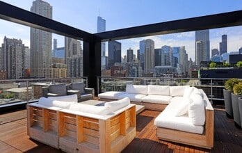 688 N LaSalle St, Unit 688 N Lasalle in Chicago, IL - Building Photo - Building Photo