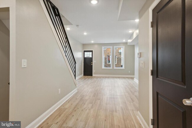 2220 Sigel St photo'