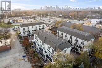 3083 Cawthra Rd in Mississauga, ON - Building Photo - Building Photo