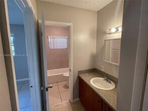 716 SW 16th Ave in Fort Lauderdale, FL - Building Photo - Building Photo