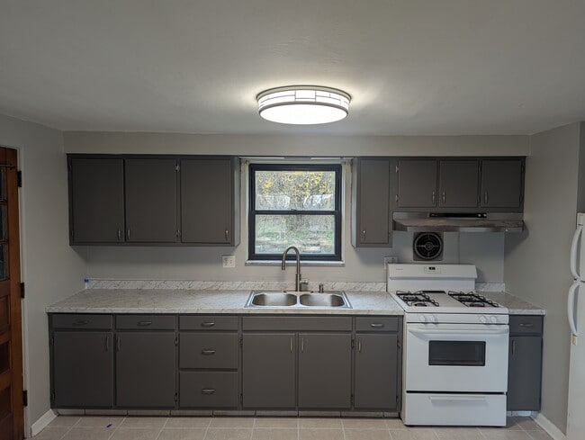 2557 Allender Avenue in Pittsburgh, PA - Building Photo - Building Photo