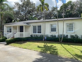 7550 SW 67th Ave in South Miami, FL - Building Photo