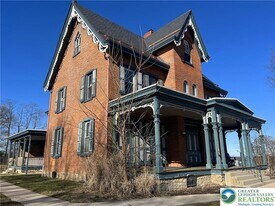 146 S Church St, Unit 5 in Macungie, PA - Building Photo