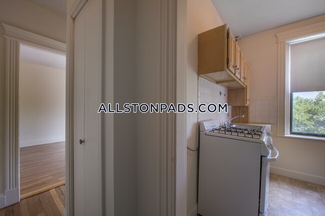 1144 Commonwealth Ave in Boston, MA - Building Photo - Building Photo
