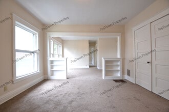 107 Arizona Ave, Unit 2S in Joliet, IL - Foto de edificio - Building Photo