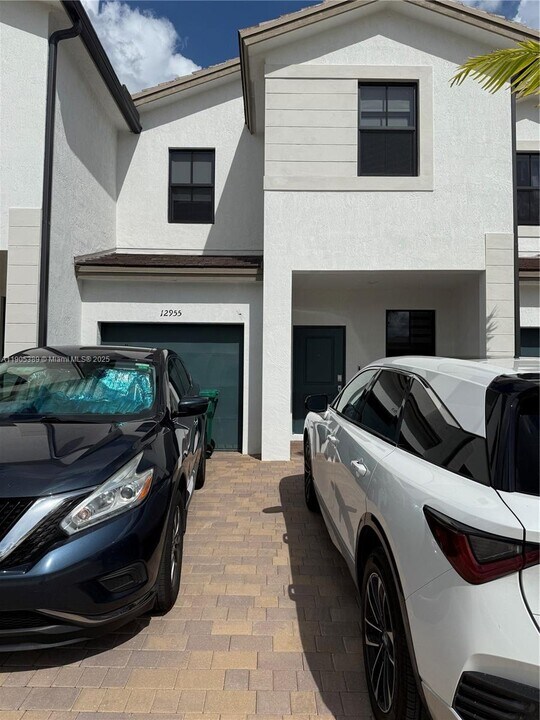 12955 SW 231st Ter in Goulds, FL - Building Photo