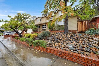 2761 Bromley Dr in San Carlos, CA - Building Photo - Building Photo