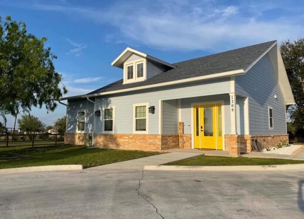 1208 FM 2556 in La Feria, TX - Building Photo