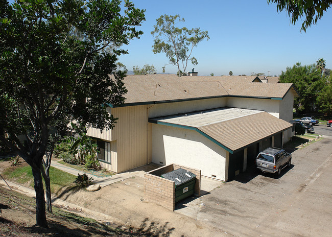 23182 Saguaro St in Lake Forest, CA - Foto de edificio - Building Photo