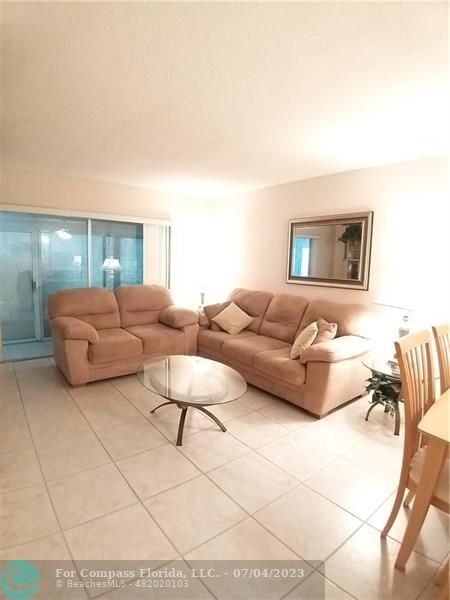 4700 Washington St in Hollywood, FL - Building Photo