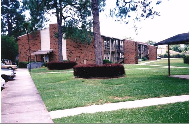 Woodvale Place Apartments in Lafayette, LA - Building Photo