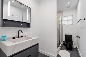 270 NW 41st St in Miami, FL - Building Photo - Building Photo