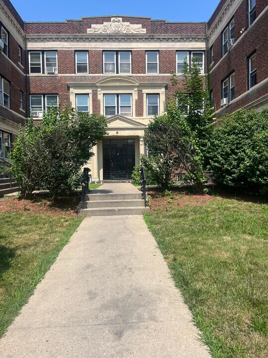 8 Walnut St, Unit Everett condo heat includ in Everett, MA - Foto de edificio