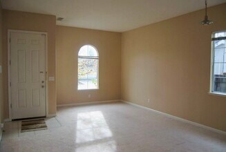 111 Lembi Dr in Folsom, CA - Building Photo - Building Photo