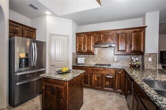 3041 Maple Creek Dr in Fort Worth, TX - Building Photo - Building Photo