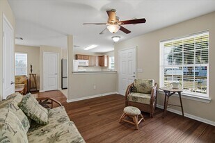 1618 Bayou Shore Dr in Galveston, TX - Building Photo