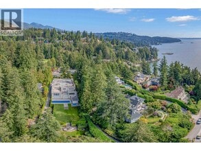 6089 Gleneagles Dr in West Vancouver, BC - Building Photo - Building Photo