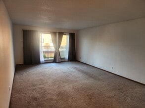 4 Pine Tree Dr, Unit 214 in New Brighton, MN - Building Photo - Building Photo