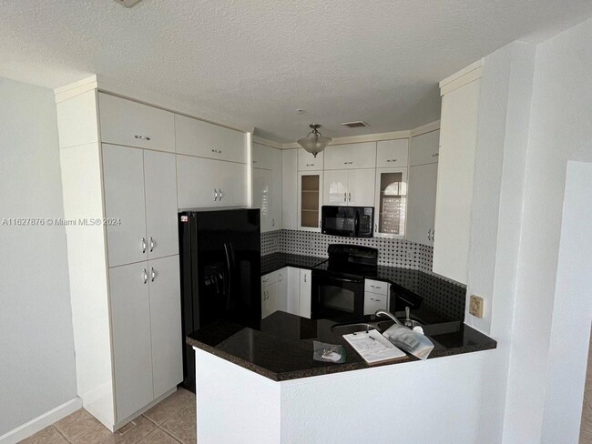 4405 SW 160th Ave, Unit #103 OVERSIZE UNIT in Miramar, FL - Building Photo - Building Photo