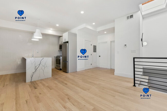 86 Chelsea St, Unit 4 in Boston, MA - Foto de edificio - Building Photo