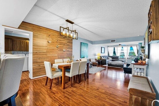 6049 Balboa Cir, Unit 302, Unit 302