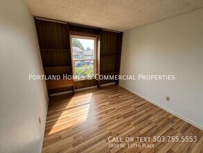 3809 NE 137th Pl in Portland, OR - Foto de edificio - Building Photo