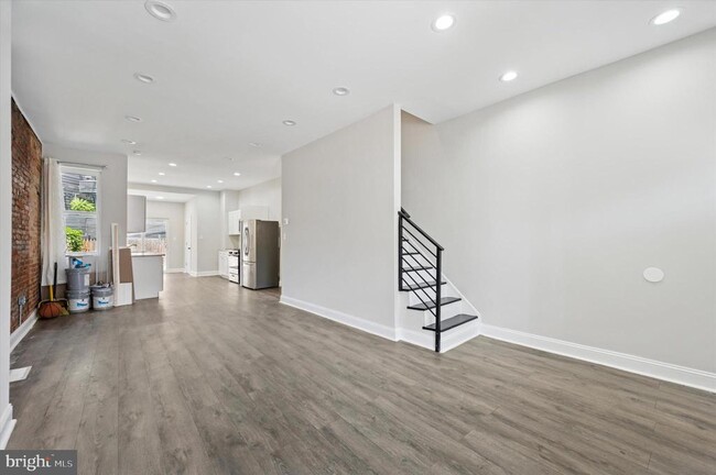 property at 2835 W Montgomery Ave