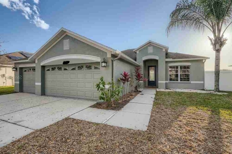 11318 Callaway Pond Dr in Riverview, FL - Building Photo