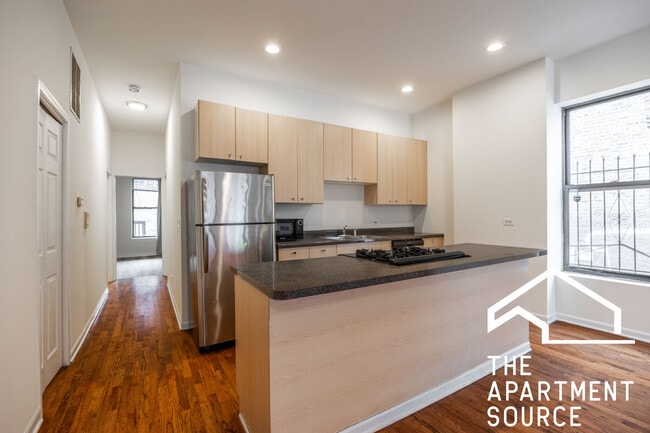 2835 W Medill Ave in Chicago, IL - Building Photo - Building Photo