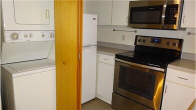 1420 Hopkins St NW in Washington, DC - Building Photo - Building Photo