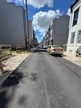 1453 N Myrtlewood St in Philadelphia, PA - Foto de edificio - Building Photo