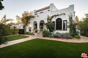 1935 N Catalina St in Los Angeles, CA - Building Photo