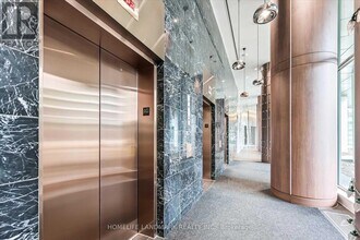 117 McMahon Dr in Toronto, ON - Building Photo - Building Photo