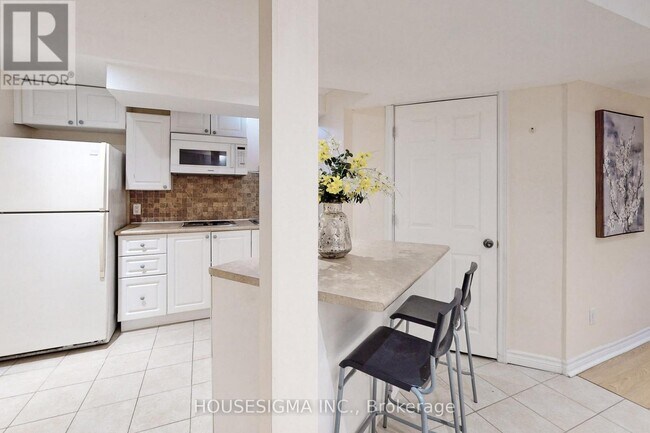 38 Estoril St in Richmond Hill, ON - Building Photo - Building Photo