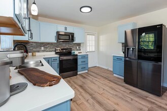 7 Sulphur Springs Rd in Greenville, SC - Building Photo - Building Photo
