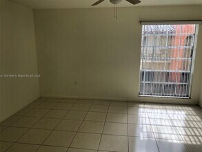 10810 N Kendall Dr in Miami, FL - Building Photo - Building Photo