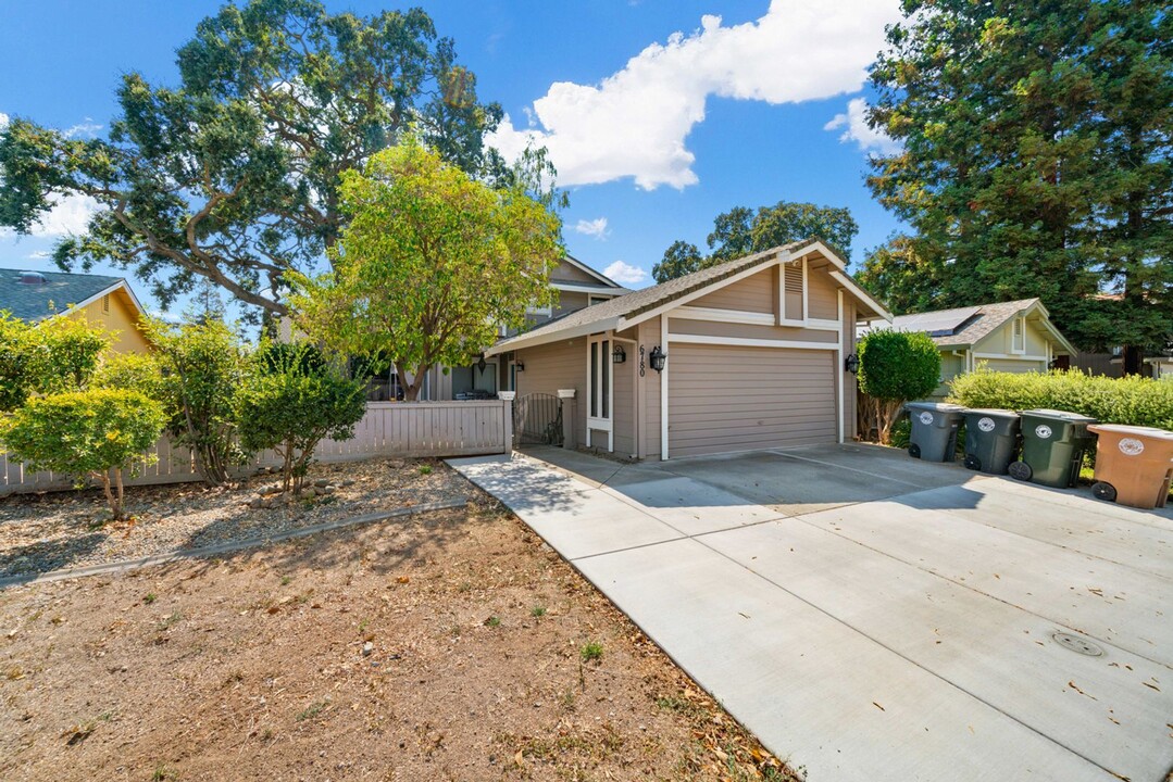 6780 Koster Way in Elk Grove, CA - Building Photo
