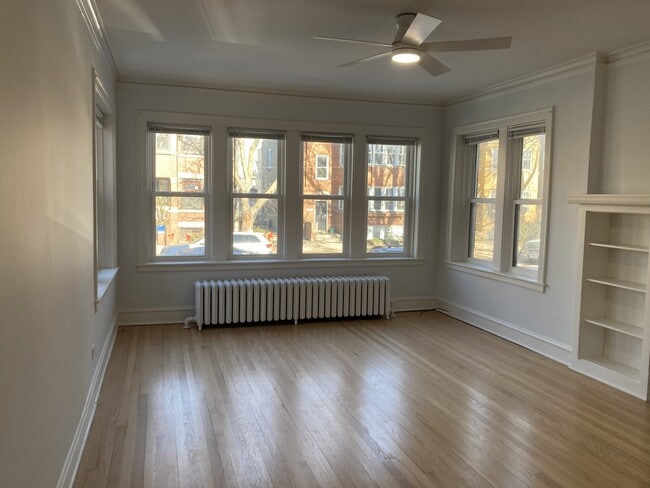 2433 W Dakin St, Unit 1