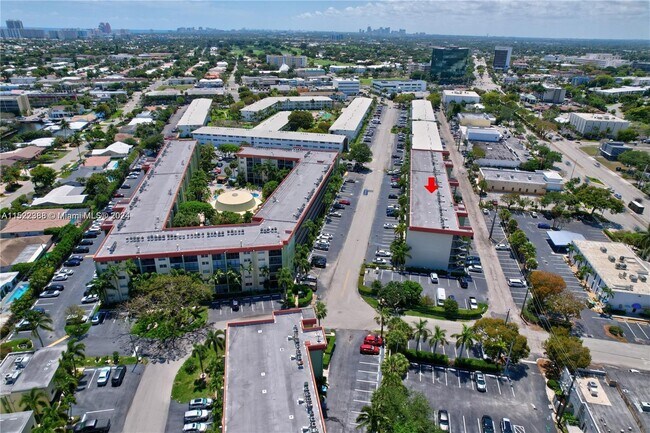 5321 NE 24th Ter, Unit 205A in Fort Lauderdale, FL - Foto de edificio - Building Photo