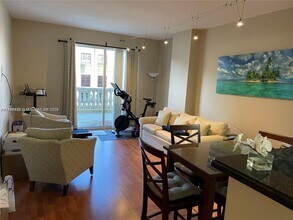 10 Aragon Ave in Coral Gables, FL - Building Photo - Building Photo