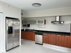 1650 Brickell Ave, Unit #206 in Miami, FL - Foto de edificio - Building Photo