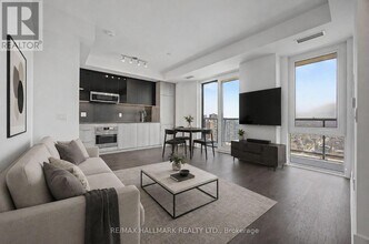 308 Jarvis St in Toronto, ON - Building Photo - Building Photo